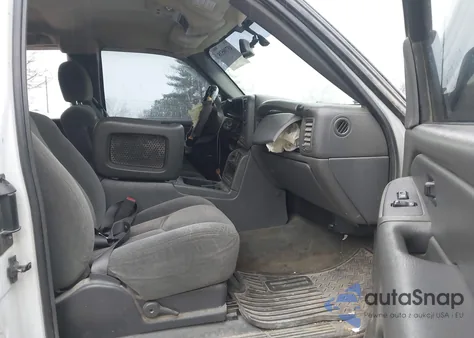 2004 Chevrolet Silverado 1500 Ls z USA, uszkodzony, nr VIN 2GCEC19T841201722